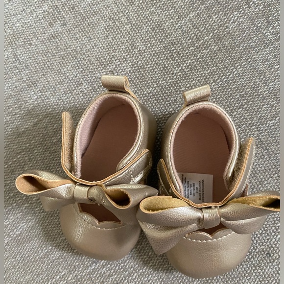 Bundle of 0-3 month baby shoes Janie and Jack, Gap & Cat and Jack - Picture 9 of 10